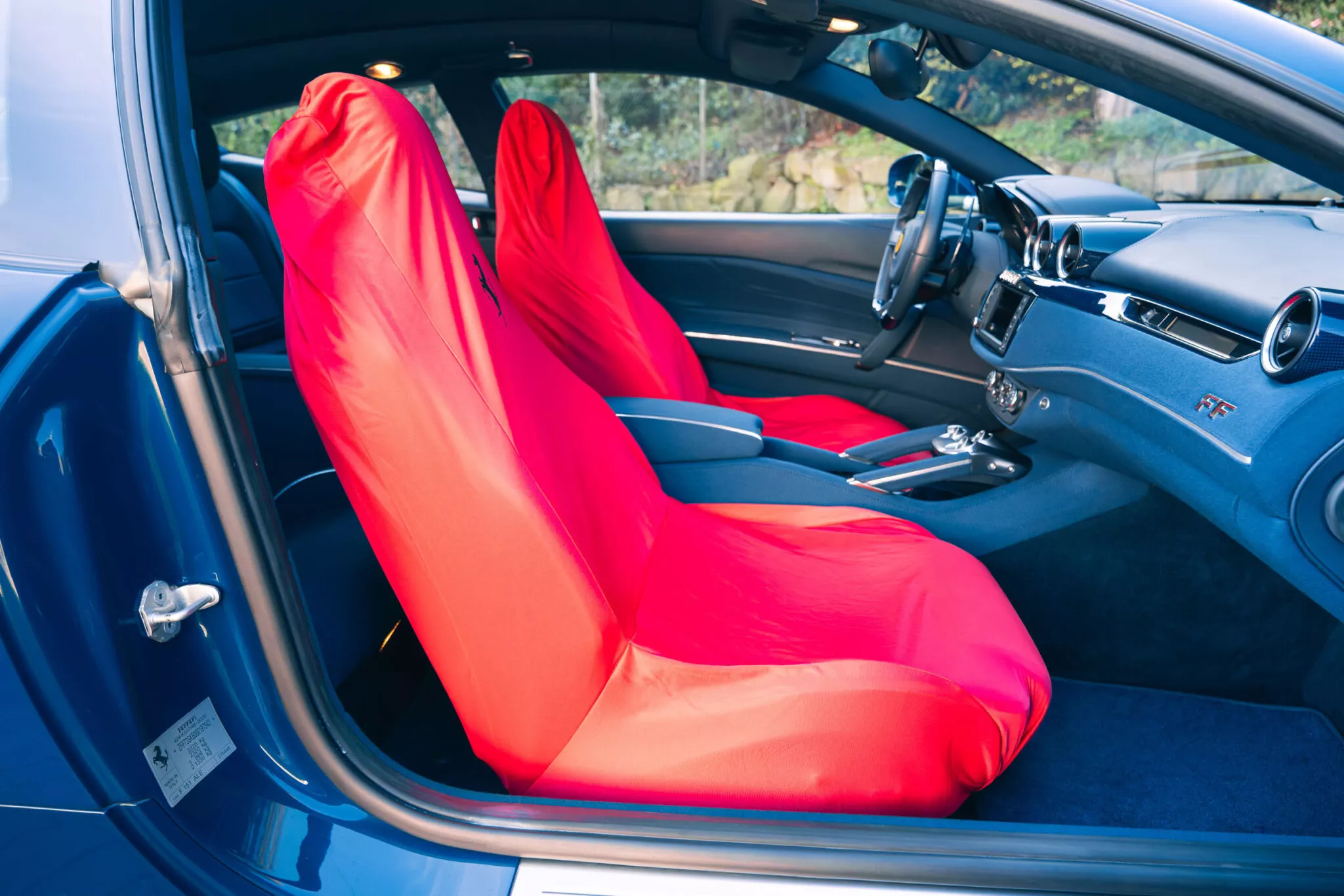 Ferrari-FF-blue-cloth