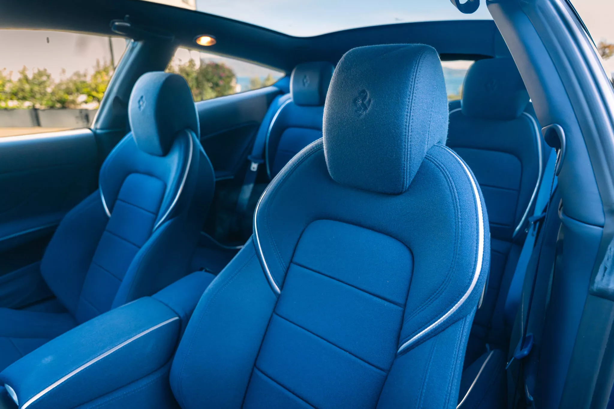 Ferrari-FF-blue-cloth