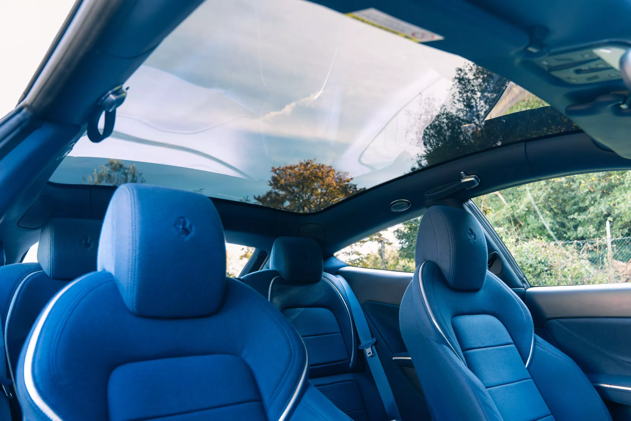 Ferrari-FF-blue-cloth