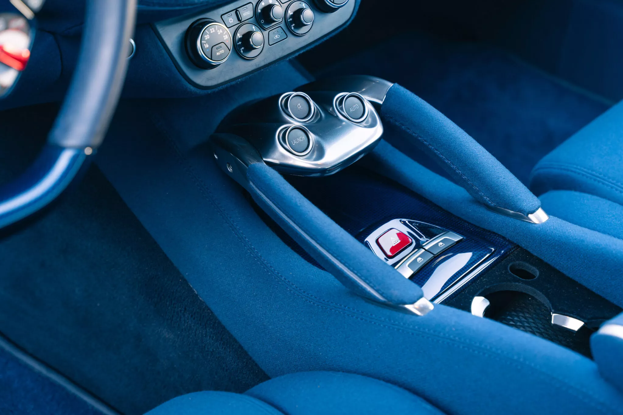 Ferrari-FF-blue-cloth