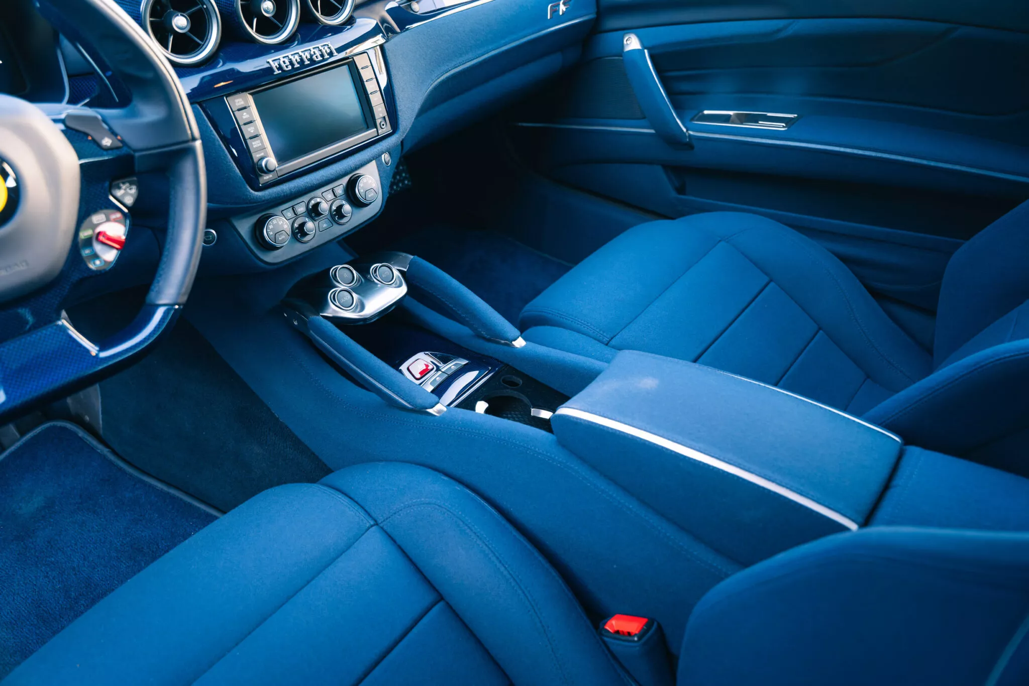 Ferrari-FF-blue-cloth