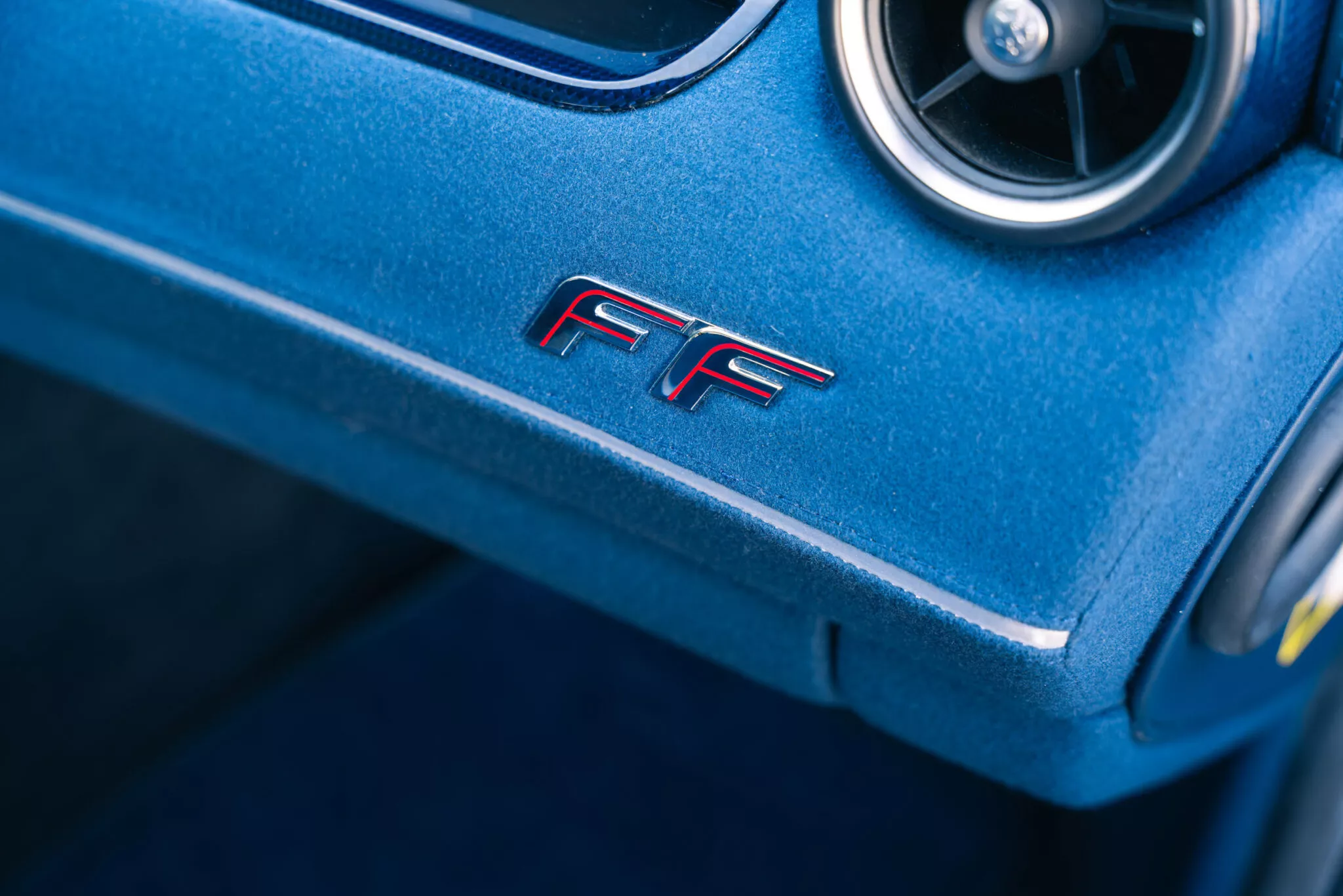 Ferrari-FF-blue-cloth