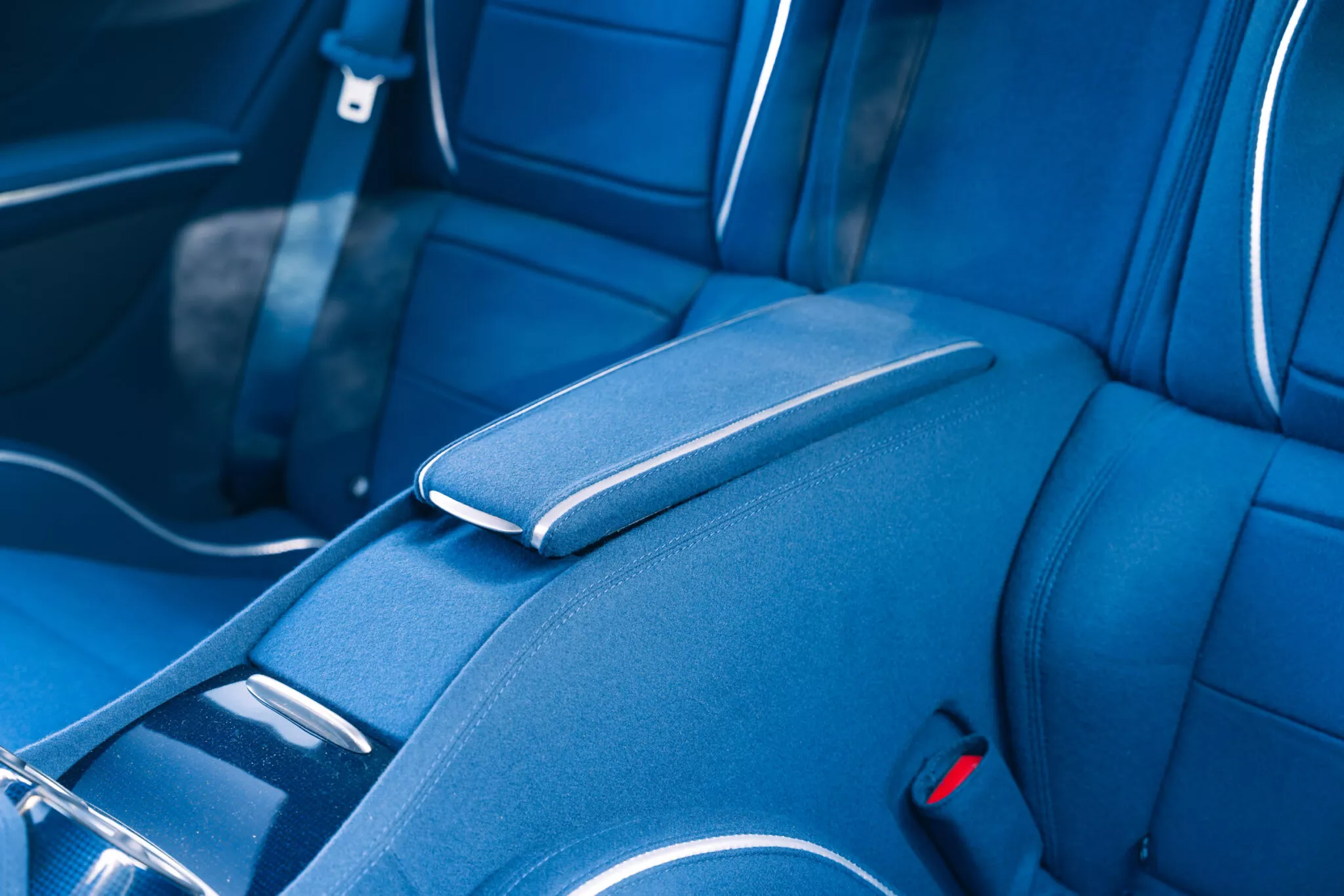 Ferrari-FF-blue-cloth