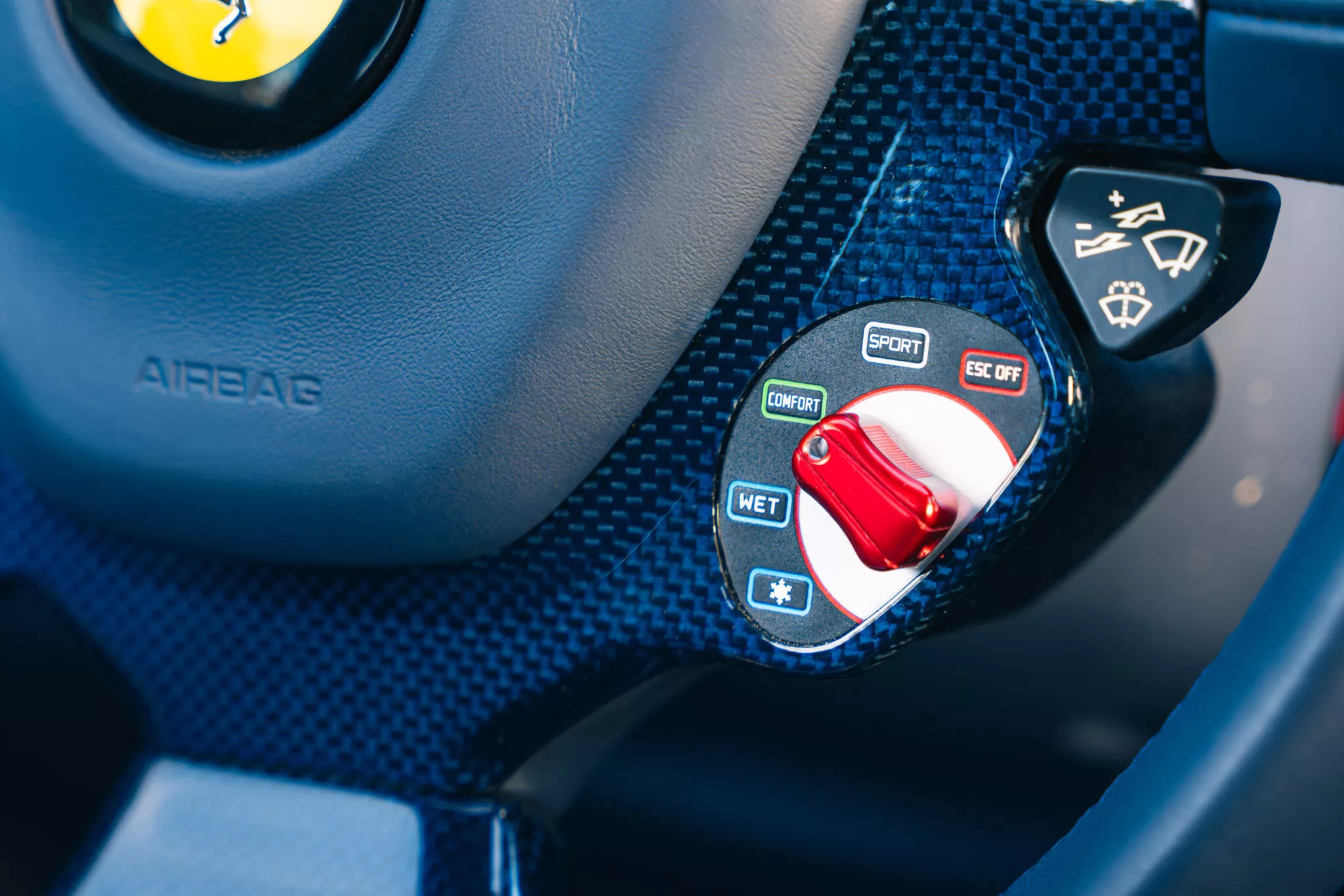 Ferrari-FF-blue-cloth