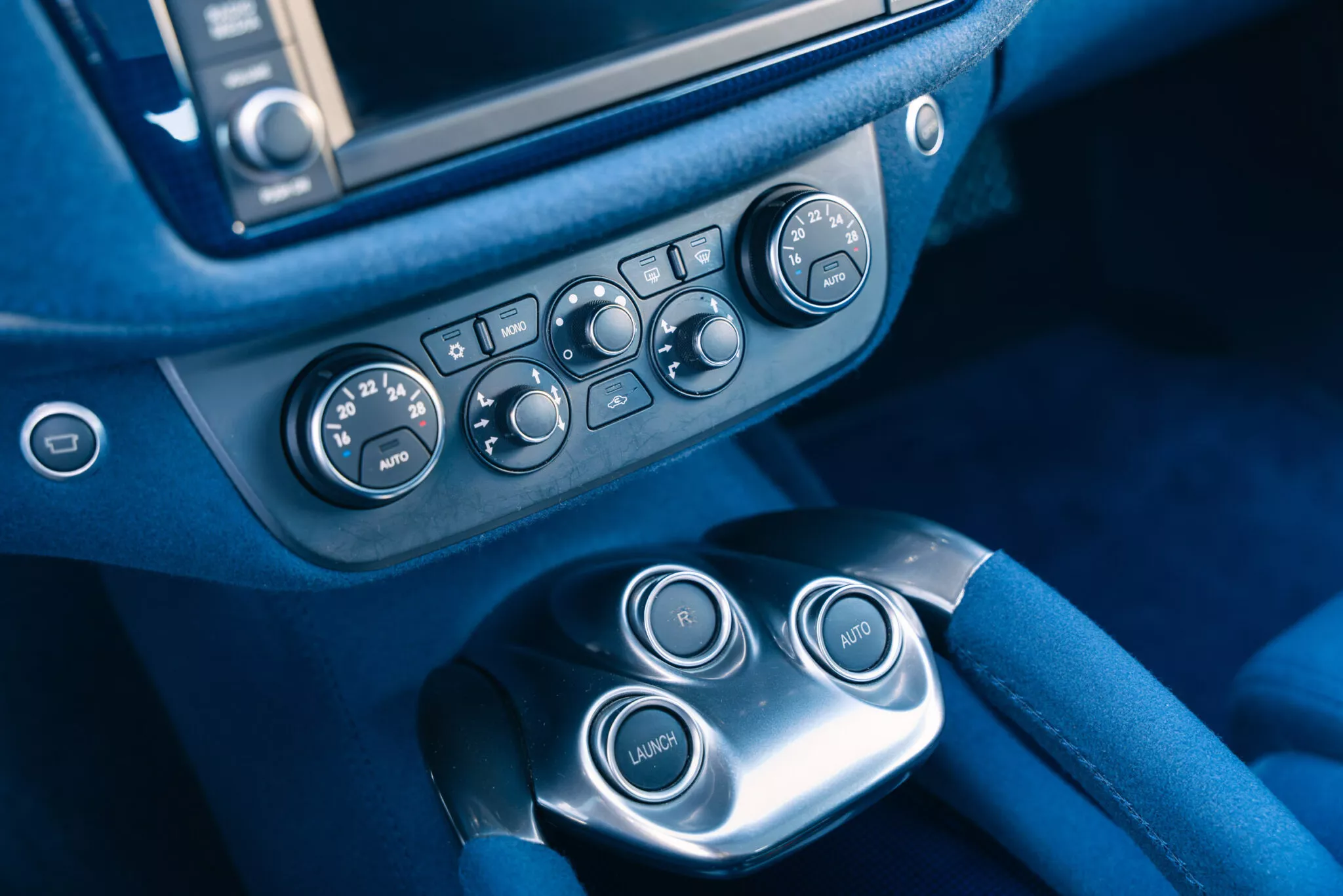 Ferrari-FF-blue-cloth