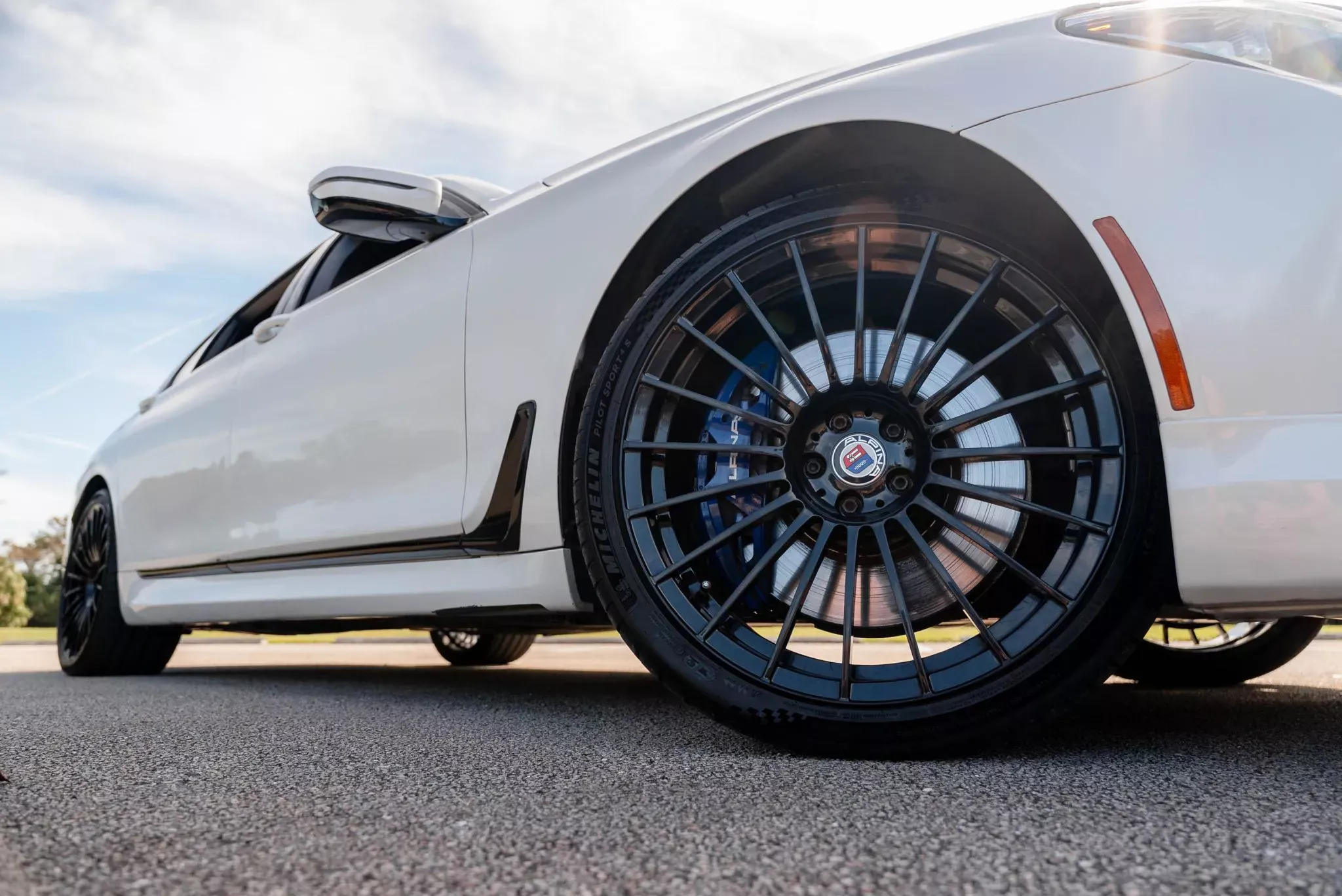 寶馬M7真實存在，價格平過豐田佳美