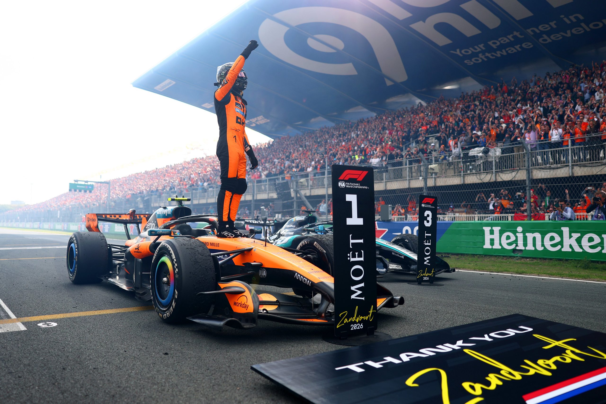 荷蘭大獎賽Verstappen第一圈意外退賽，Norris再次奪冠